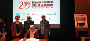 Samira Haouni, coordonnatrice de la SACR, assise, Frantz Voltaire président de la semaine, au milieu.